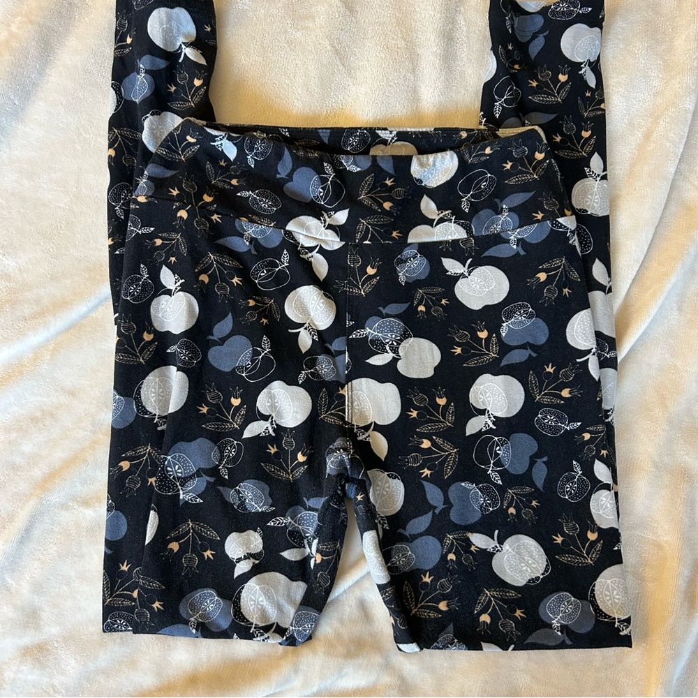 🪩5 for $25🪩LuLaRoe Teacher Apple Leggings One Size Fits 2-10
